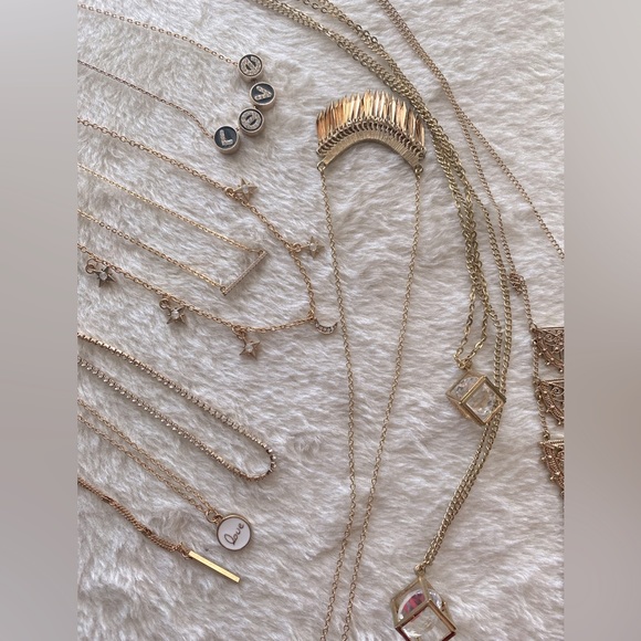 Jewelry box clearance: An assortment of bracelets and necklaces! - Picture 4 of 8